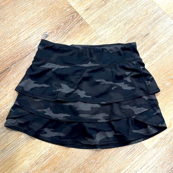 Athleta Girl Camo Lux Swing Skort Sz L 12 - Picture 1 of 3
